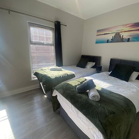 הוילה בלפסט 2Br Cozy Duplex מראה חיצוני תמונה