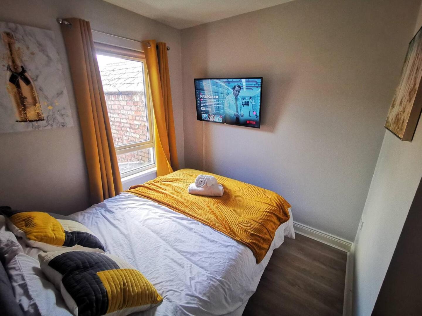 הוילה בלפסט 2Br Cozy Duplex מראה חיצוני תמונה