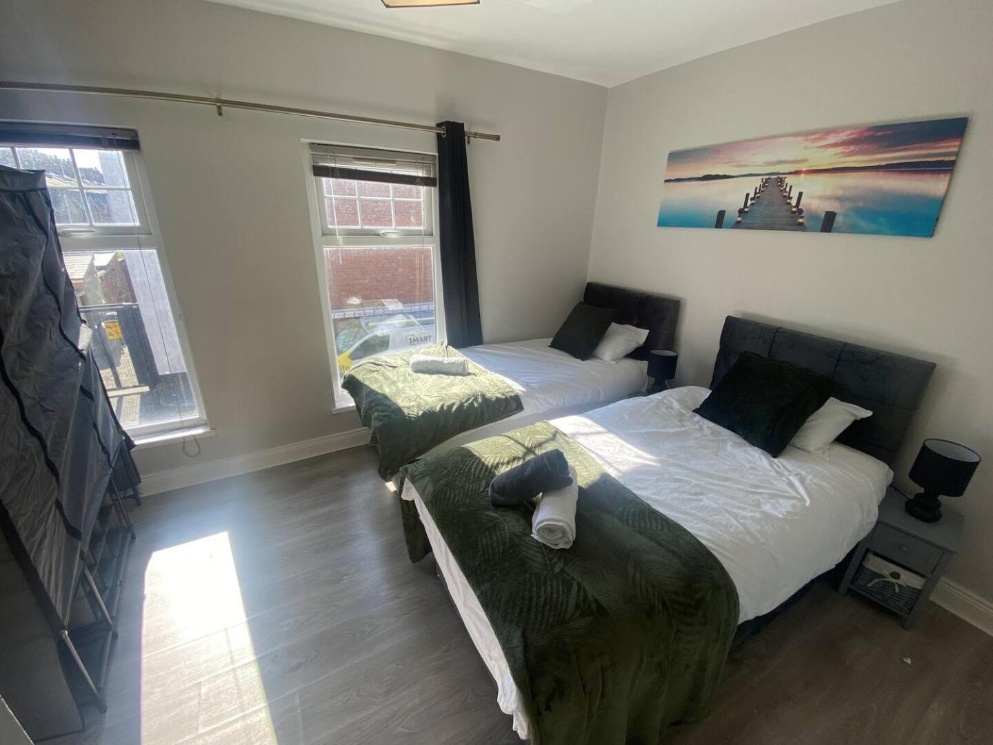 הוילה בלפסט 2Br Cozy Duplex מראה חיצוני תמונה
