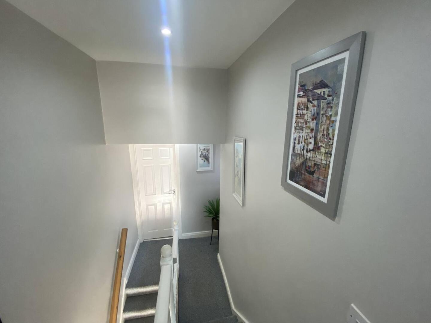 הוילה בלפסט 2Br Cozy Duplex מראה חיצוני תמונה