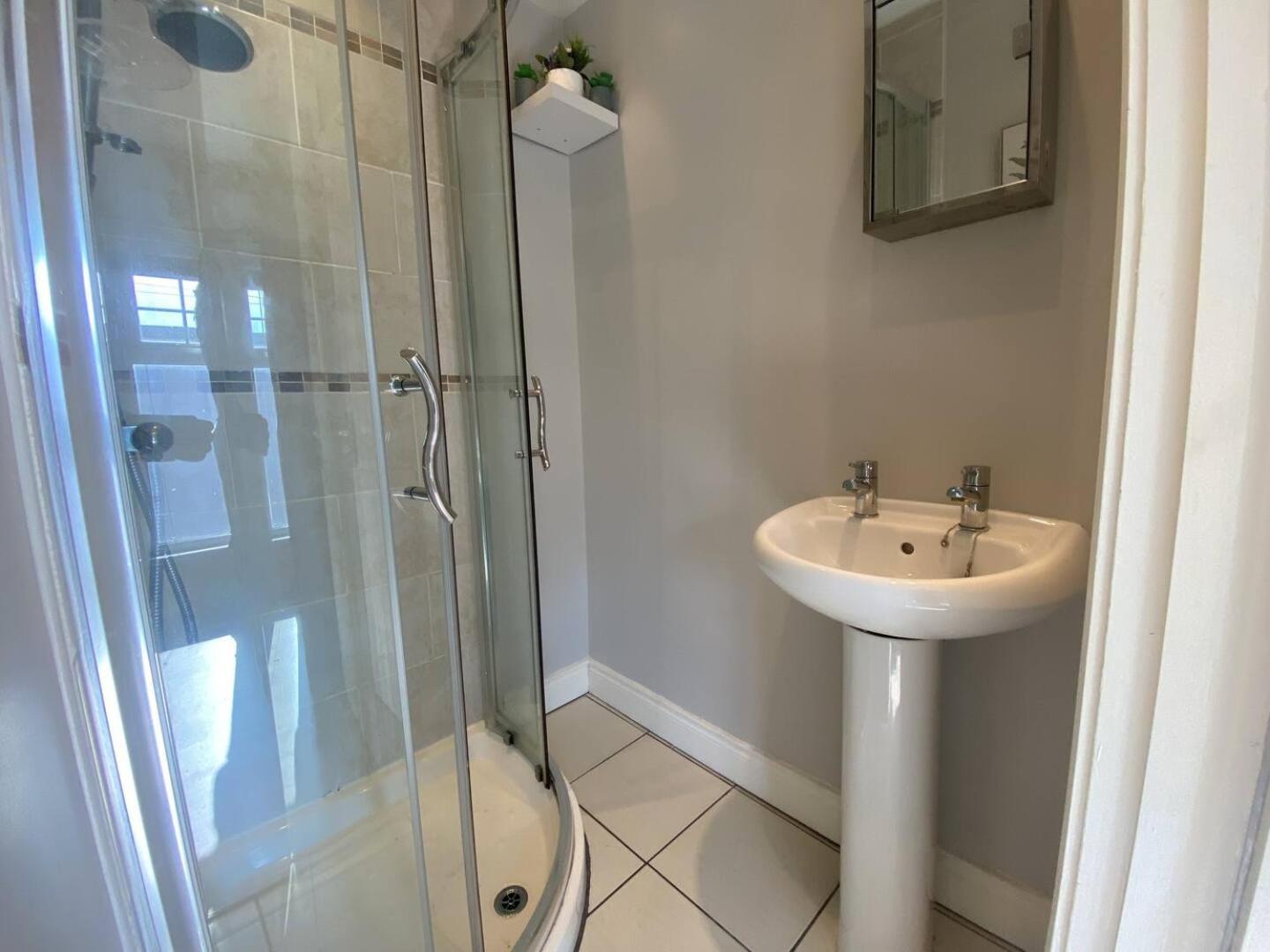 הוילה בלפסט 2Br Cozy Duplex מראה חיצוני תמונה
