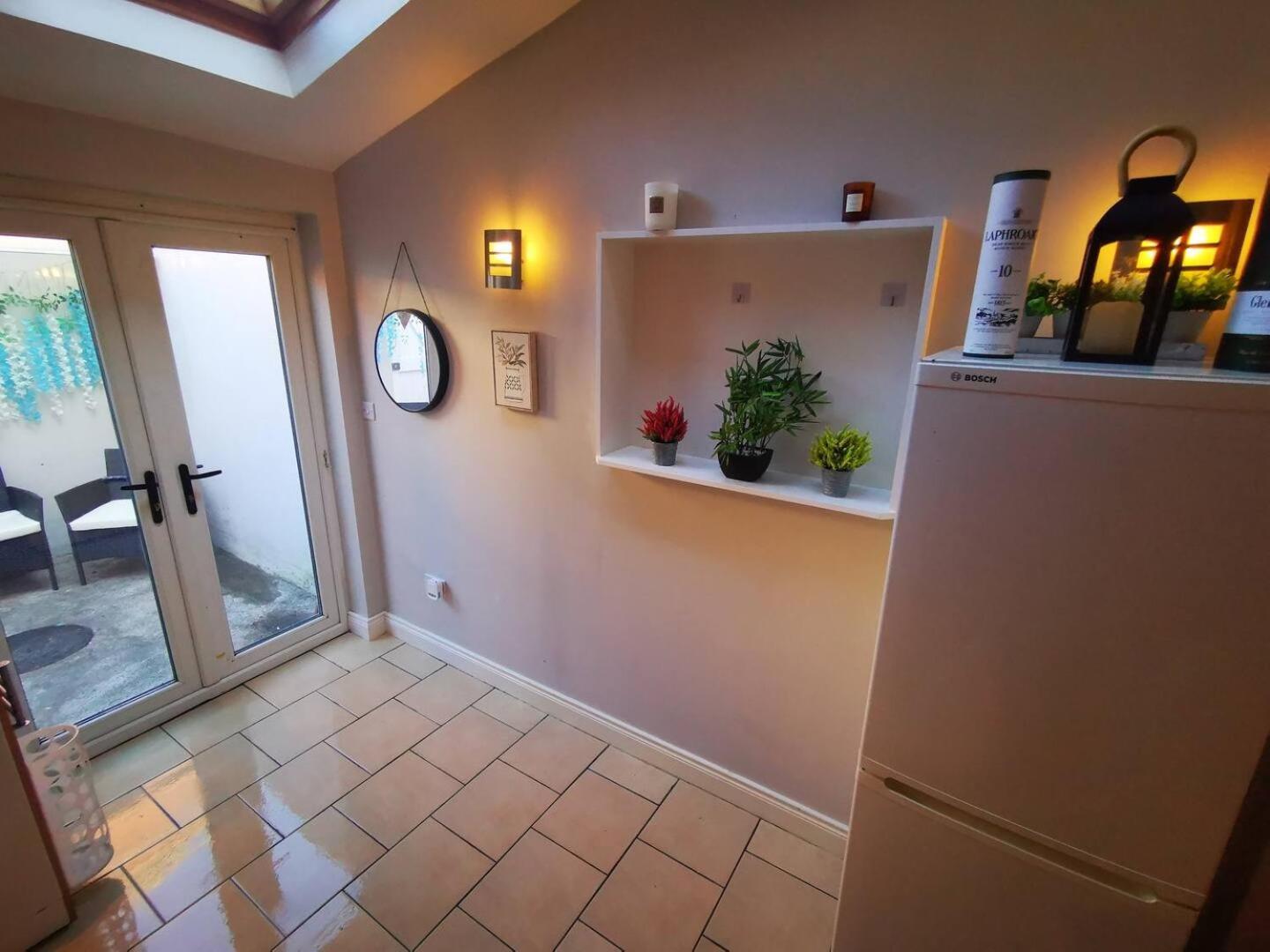 הוילה בלפסט 2Br Cozy Duplex מראה חיצוני תמונה