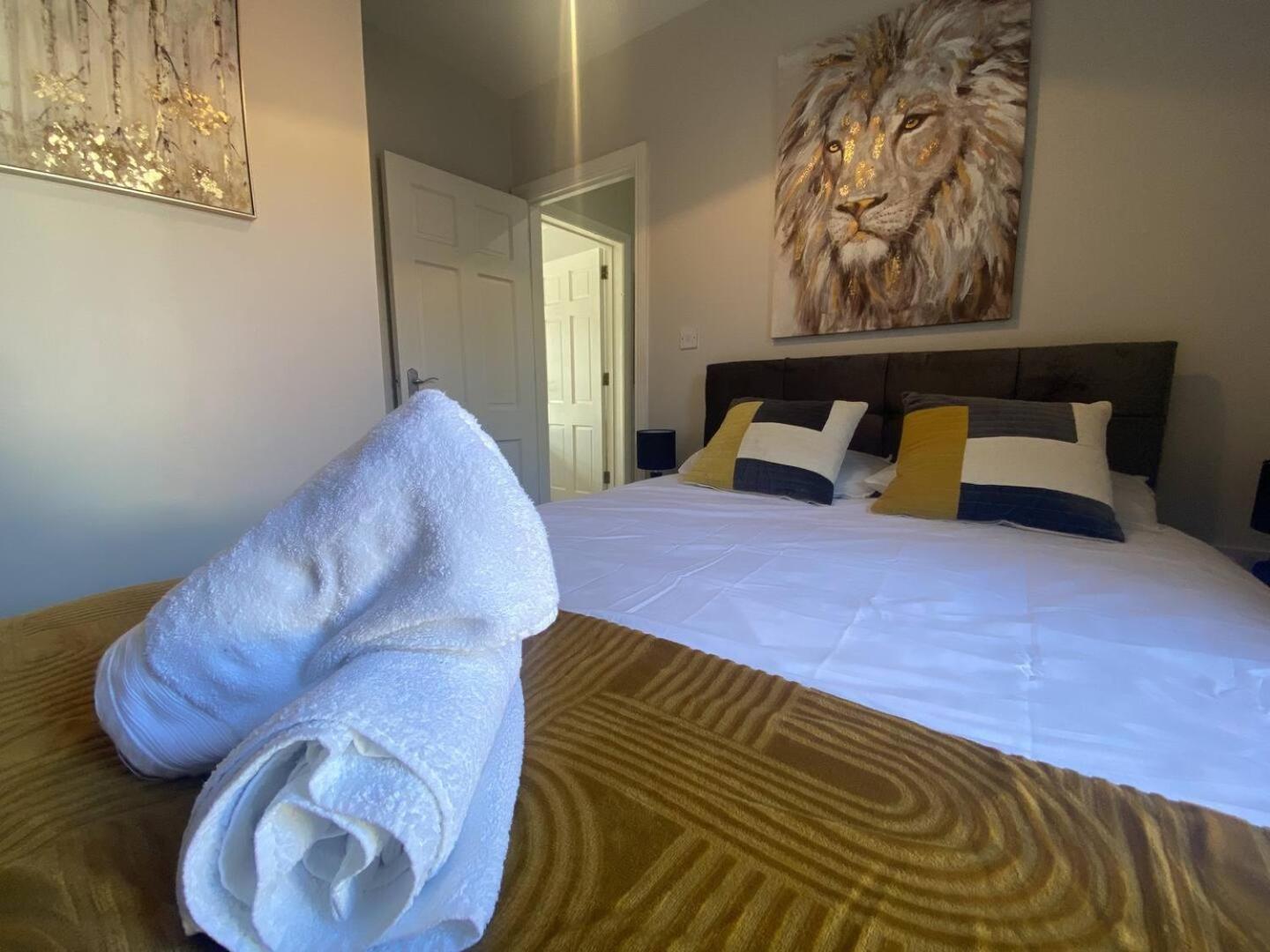 הוילה בלפסט 2Br Cozy Duplex מראה חיצוני תמונה