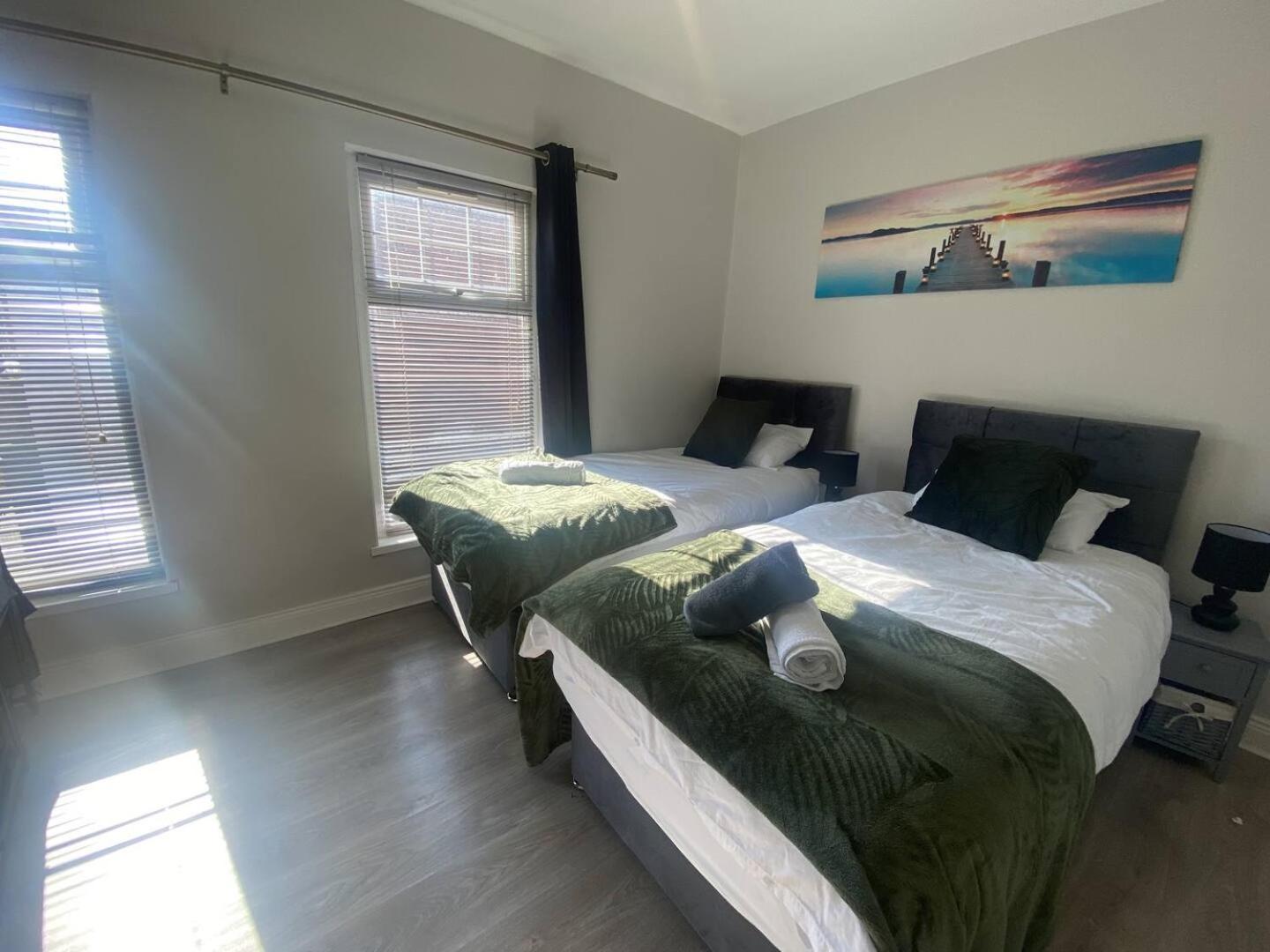הוילה בלפסט 2Br Cozy Duplex מראה חיצוני תמונה