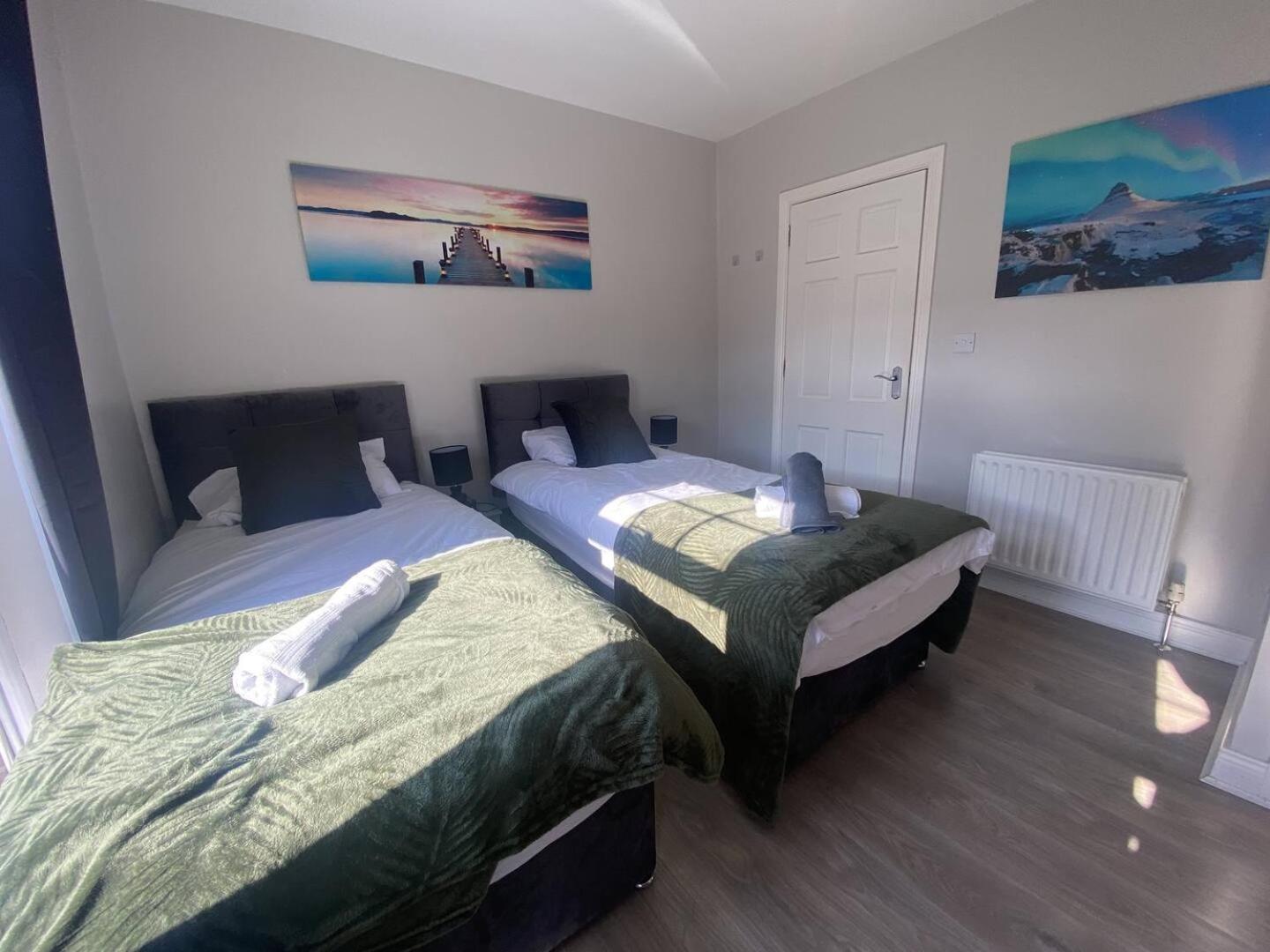הוילה בלפסט 2Br Cozy Duplex מראה חיצוני תמונה