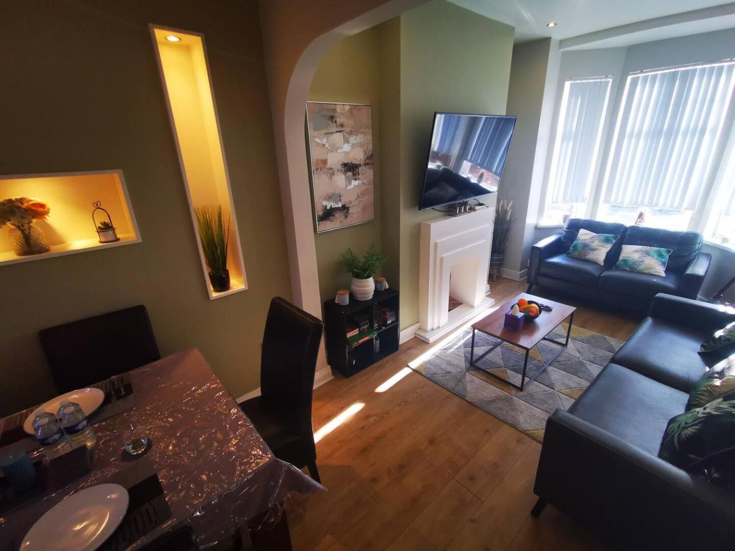 הוילה בלפסט 2Br Cozy Duplex מראה חיצוני תמונה