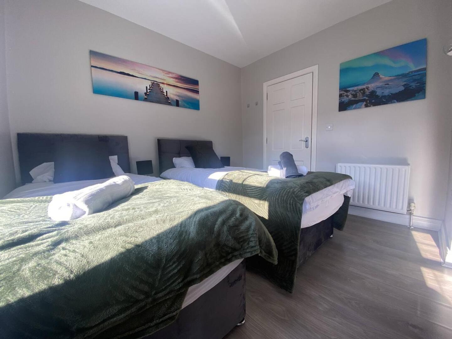 הוילה בלפסט 2Br Cozy Duplex מראה חיצוני תמונה