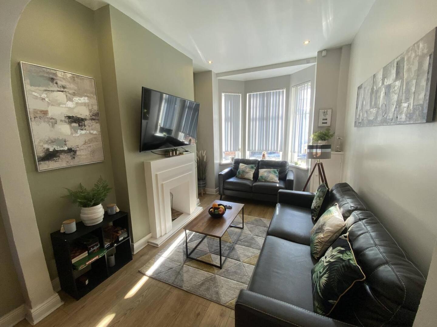 הוילה בלפסט 2Br Cozy Duplex מראה חיצוני תמונה